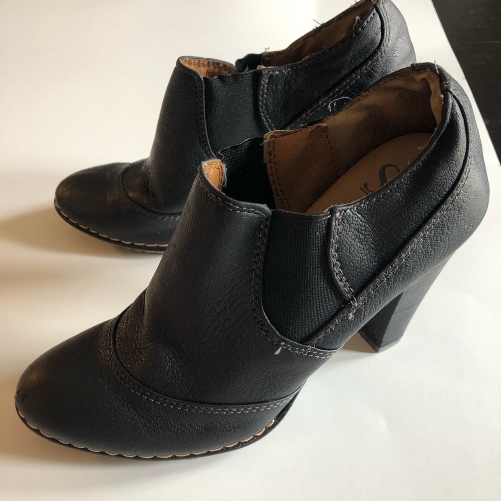 Sofft leather black ankle boots 6.5